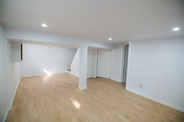 1285 Manitoba Ave, Winnipeg, MB R2X 0K8