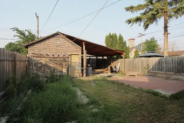 824 Manitoba Ave, Winnipeg, MB R2X 0J6