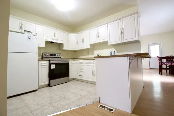 824 Manitoba Ave, Winnipeg, MB R2X 0J6