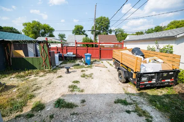 1285 Manitoba Ave, Winnipeg, MB R2X 0K8