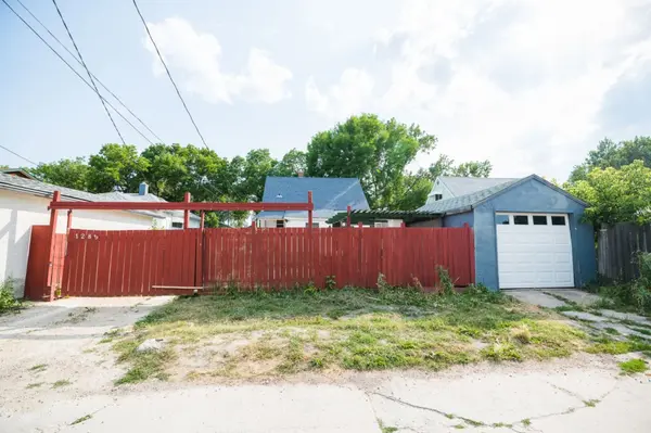 1285 Manitoba Ave, Winnipeg, MB R2X 0K8