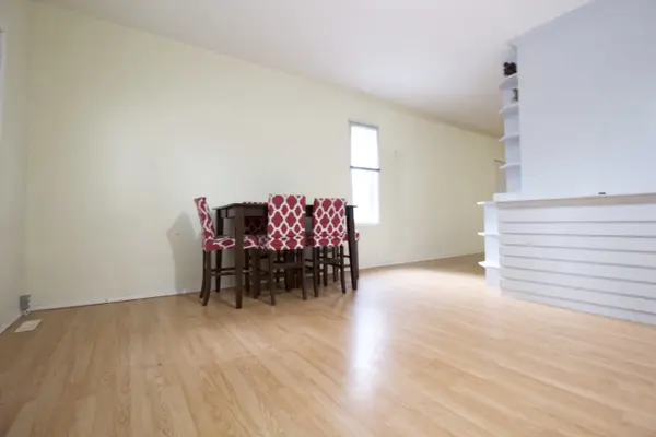 824 Manitoba Ave, Winnipeg, MB R2X 0J6