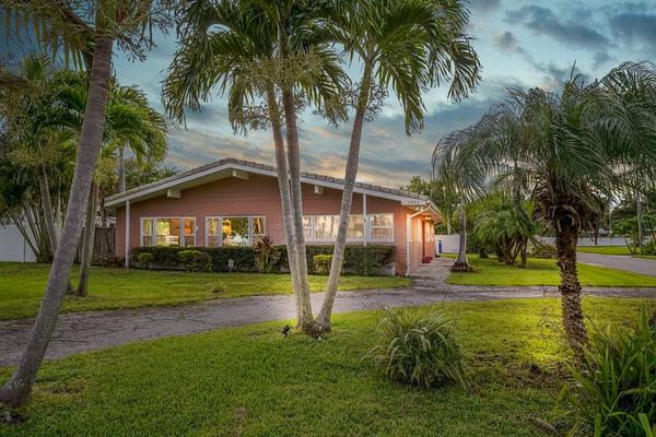 3822 Bayshore Blvd NE, St Petersburg, FL 33703
