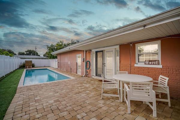 3822 Bayshore Blvd NE, St Petersburg, FL 33703