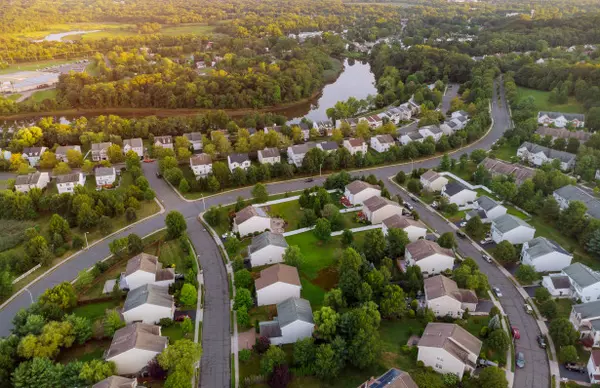 How to Evaluate Neighborhoods Before You Buy a Home