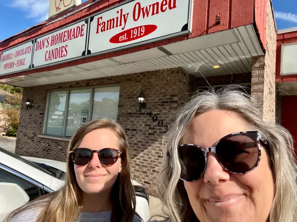 Young's Yums: Dan's Homemade Candies,Sara Latta-Young