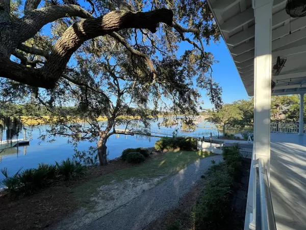 Waterfront Living - I'On,Brendan Magee