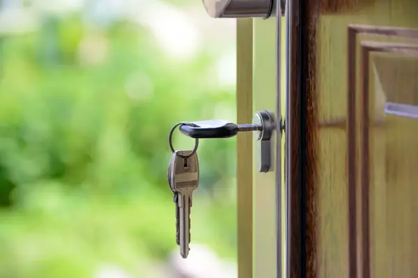 ​Keep Your Melrose Home Safe from Burglars While You’re on Vacation,Brad Hutchinson Real Estate