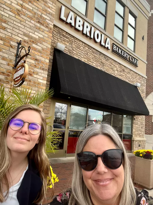 Young's Yums: Labriola Bakery & Cafe,Sara Latta-Young