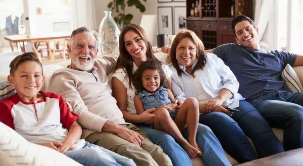 Benefits of Multigenerational Households Today,Edgardo Ayala