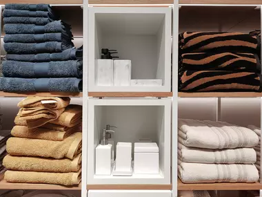 Organizing Your Linen Closet,Tom Carroll