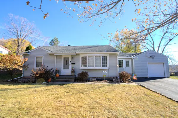 Minnetonka 4BR/2BA Not Far From Medicine Lake Beach,Chuck Carstensen