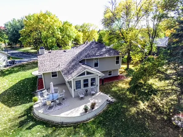 Repriced 3BR/2BA Eden Prairie Home,Chuck Carstensen