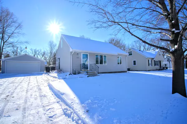 3BR/2BA New Brighton Home,Chuck Carstensen