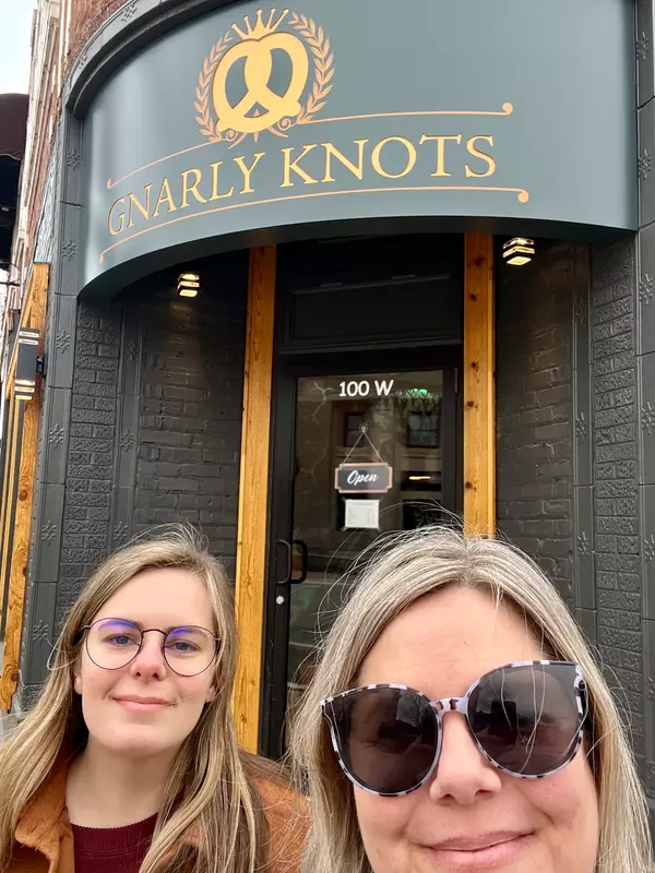 Young's Yums: Gnarly Knots,Sara Latta-Young