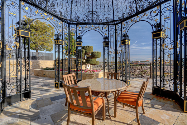 Luxury high rise condominiums in Summerlin, Las Vegas