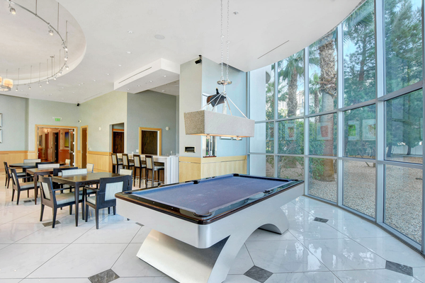 Resident lounge area at Turnberry Towers offers billiards and more