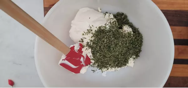 Blue Cheese Dip to WOW Your Friends,Aaron tipton