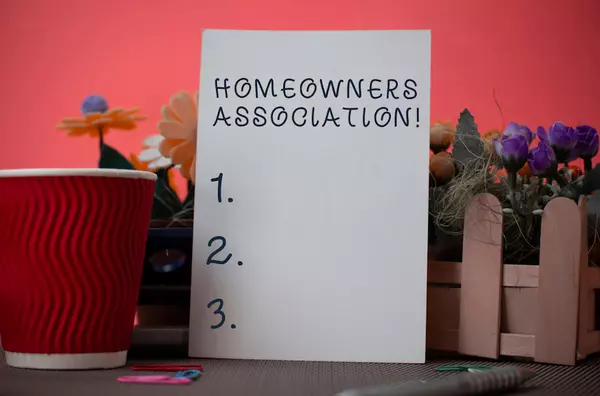 HOA's - the Pros and Cons,Susan Gardner