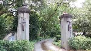Pine Forest Inn Gate