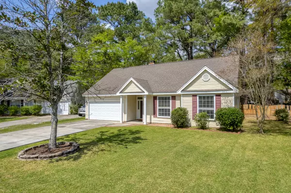 Just Listed in Summerville - 102 Candover Ct,Elissa Campbell