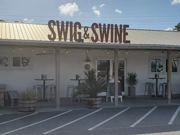 Summertime with Swig & Swine,Linnea Brunckhorst