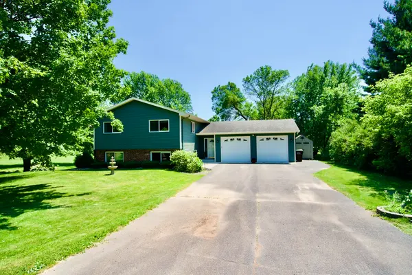 Beautiful 4BR/3BA on 2.43 Acres in Independence,Chuck Carstensen