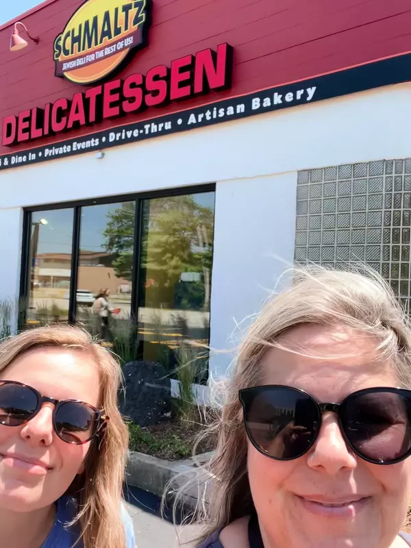 Young's Yum: Schmaltz Delicatessen,Sara Latta-Young