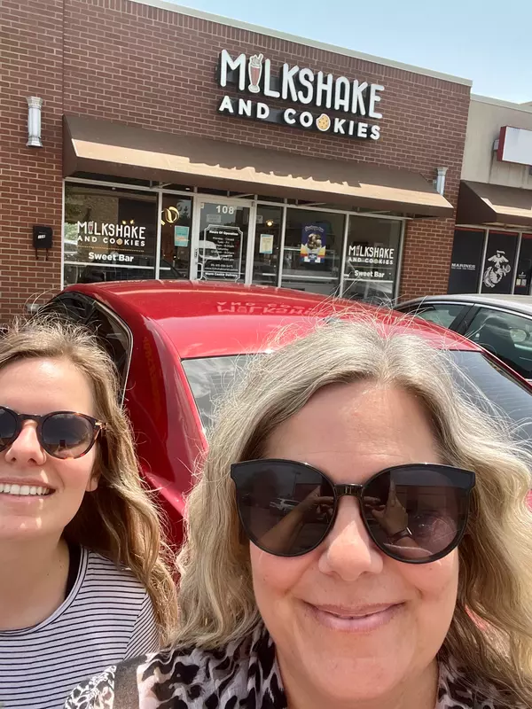 Young's Yums: Milkshake and Cookies,Sara Latta-Young