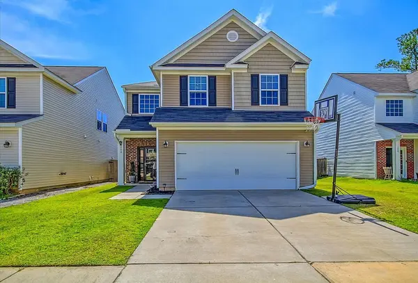 Summerville Home for Sale $360,000,AgentOwned Realty