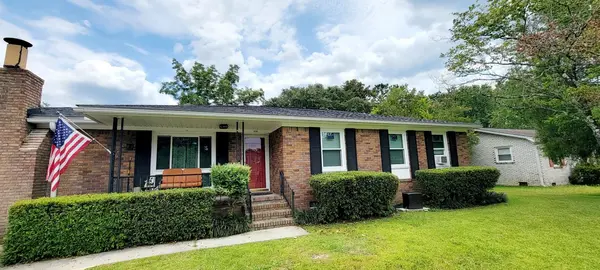Summerville Home for Sale $300,000,AgentOwned Realty
