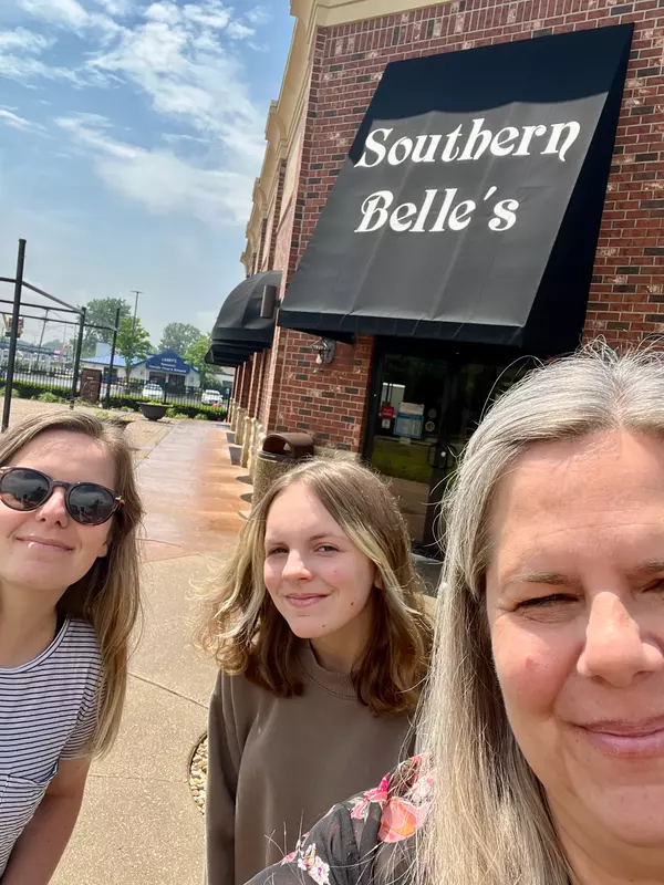 Young's Yums: Southern Belle's,Sara Latta-Young