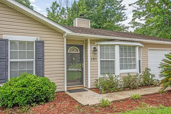 Summerville Home for Sale $255,000,AgentOwned Realty