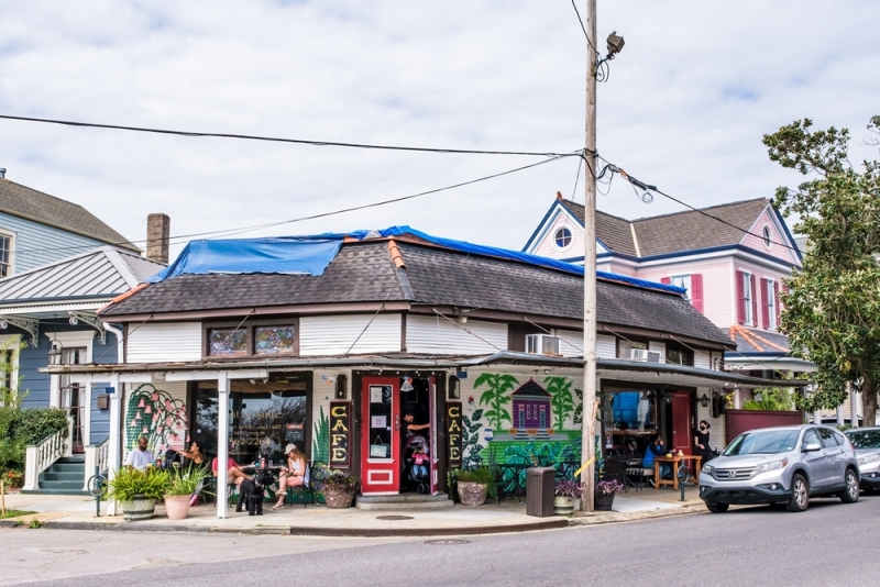 The famous Tout de Suite Cafe in Algiers Point