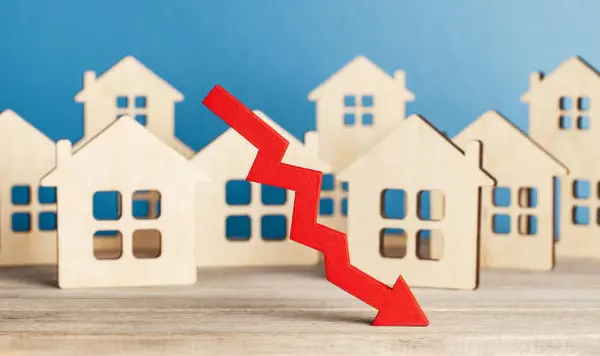 How likely is a Real Estate Market Crash?,Billee Silva, PA, ABR SRS