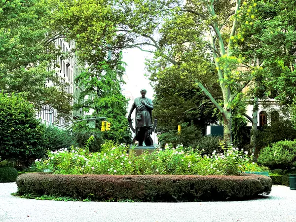 Neighborhood: Gramercy Park,William Bekisz