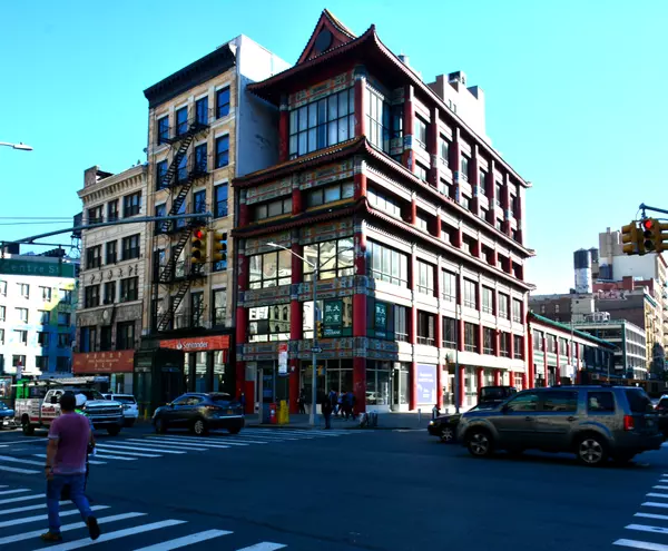 Neighborhood: Chinatown,William Bekisz