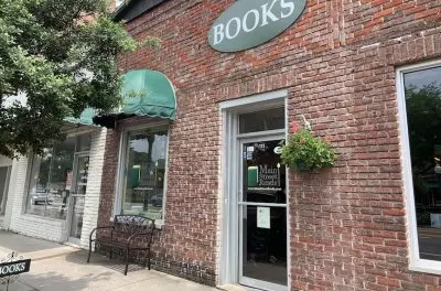 Main Street Reads - Summerville's Local Bookstore,Susan Gardner