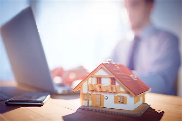 Get your Real Estate License Online!,Michelle Lucca