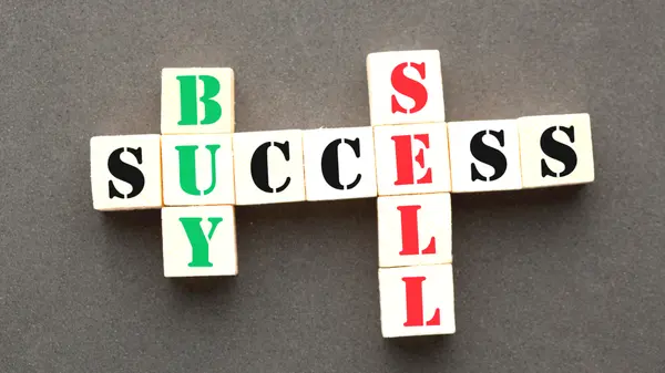 Tips for Simultaneously Buying and Selling a Home,Haydn Halsted