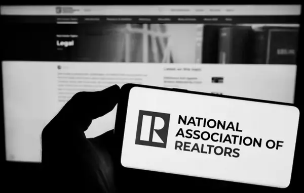 Major Real Estate Brokerages Cutting Ties with National Association of Realtors,WAHOUSES