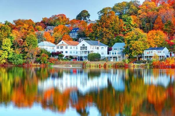 feature image of Fall Foliage Views in the Poconos