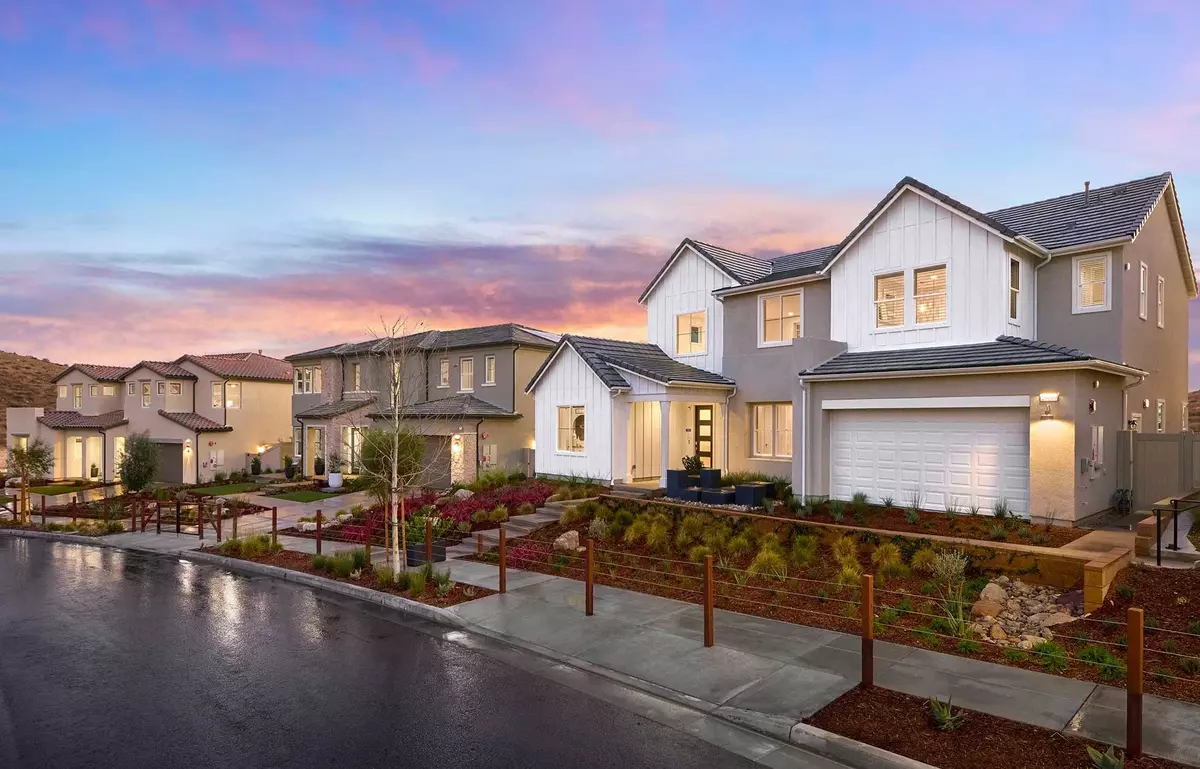 Starling-at-Skyline-Model-Homes-Street-Scene-e1669839498500