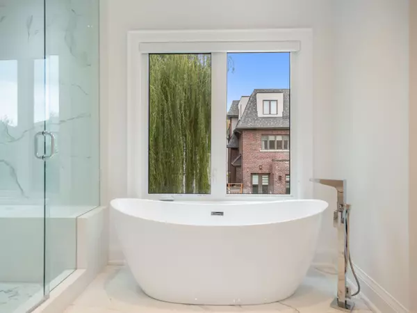 2 Primary Bathroom 102 Frontenac Ave