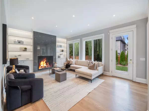 4 Living Room 102 Frontenac Ave