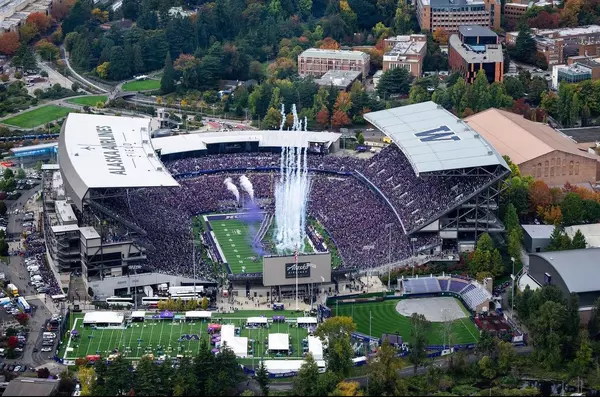 No. 5 UW Huskies Noteworthy Achievements,WAHOUSES