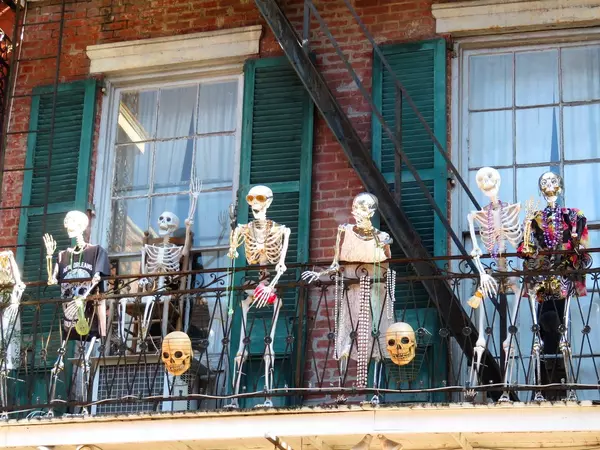 Spooktacular Home Decor: Decorating Your New Orleans Home for Halloween,Dev Marshall