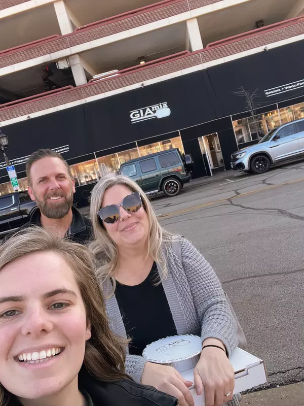 Young's Yums: GIA MIA,Sara Latta-Young