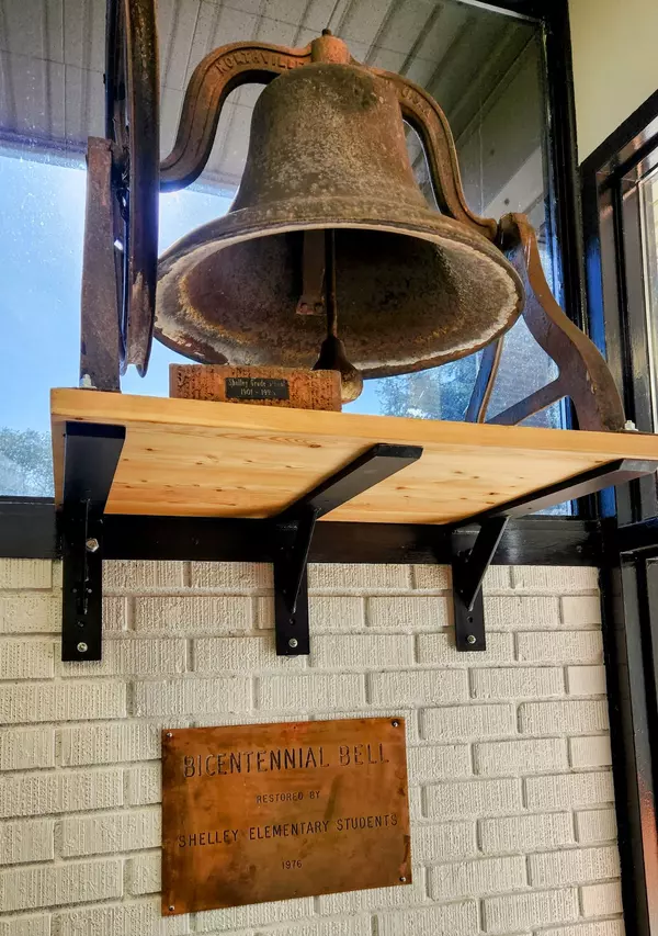 Resonating History: The Bicentennial Bell at Shelley, Idaho's Goodsell Elementary School,Dustin Hawkins