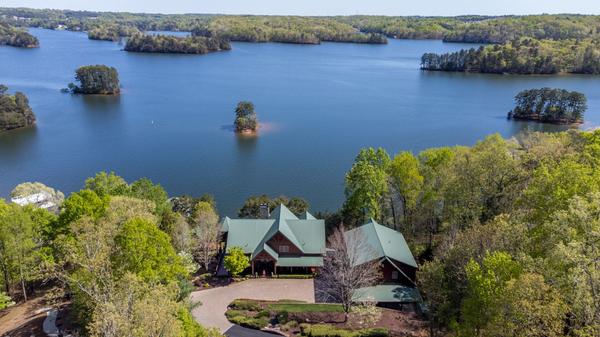 Lakeside Luxury: Discover Your Dream Home at Lake Lanier,Gold Peach Realty